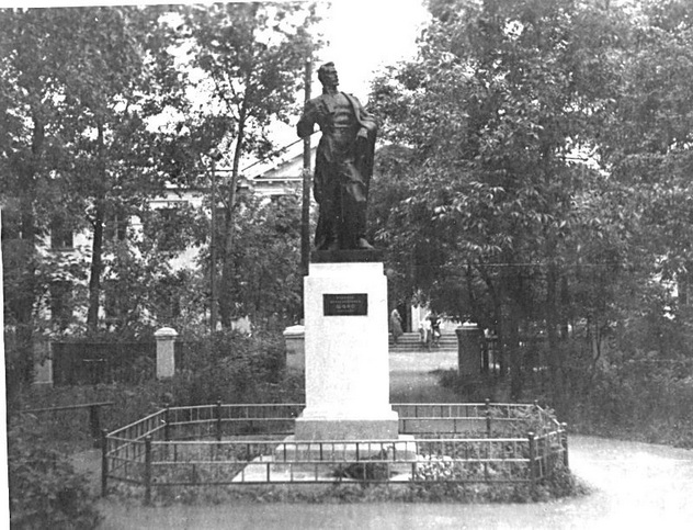 Памятник Н.А. Щорсу в Унече 1957 г.