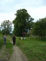 Колодец перед домом Шуликов