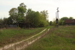 Слева погоревшая Силивайкина хата, справа - дом Кондратьевны