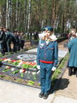 Гордское кладбище. Почетный караул юноармейцев у памятника погибшим в сентябре 1943 года воинам-освободителям Унечи.